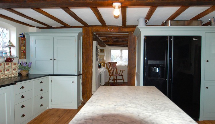 Period Living The cupboards have side frames that extend to floor level with a small recessed plinth. This type of build helps create the appearance of individual pieces or arragements.